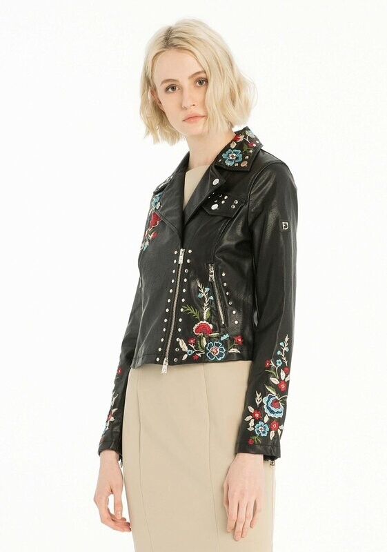 Giacca con borchie in ecopelle