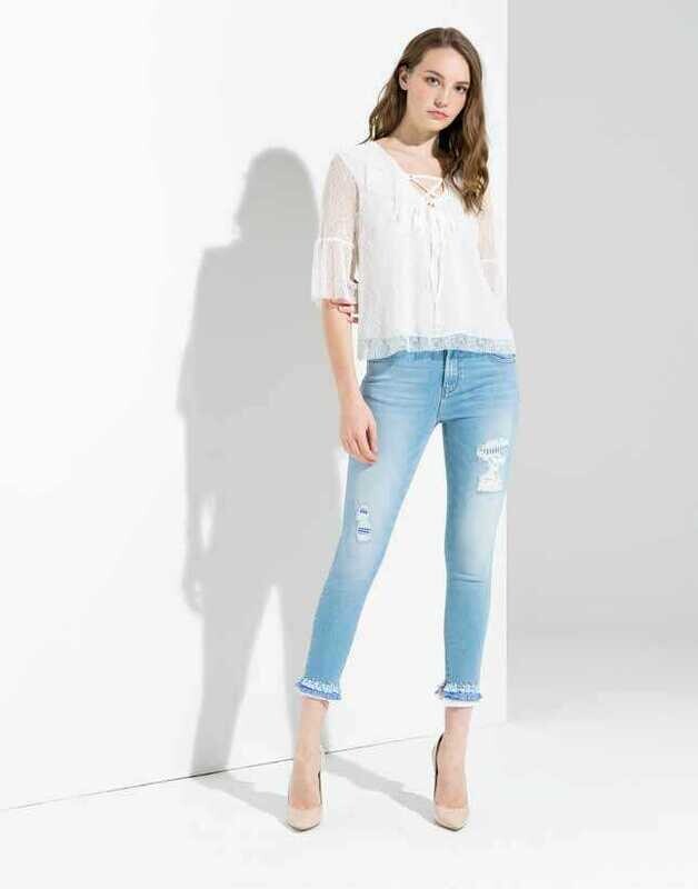 Camicetta corta in pizzo