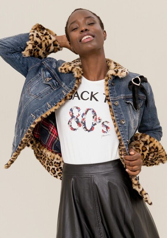 Giacca in denim con pelliccia leopardata
