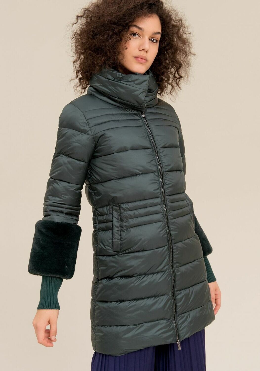 eco piumino lungo con ecopelliccia