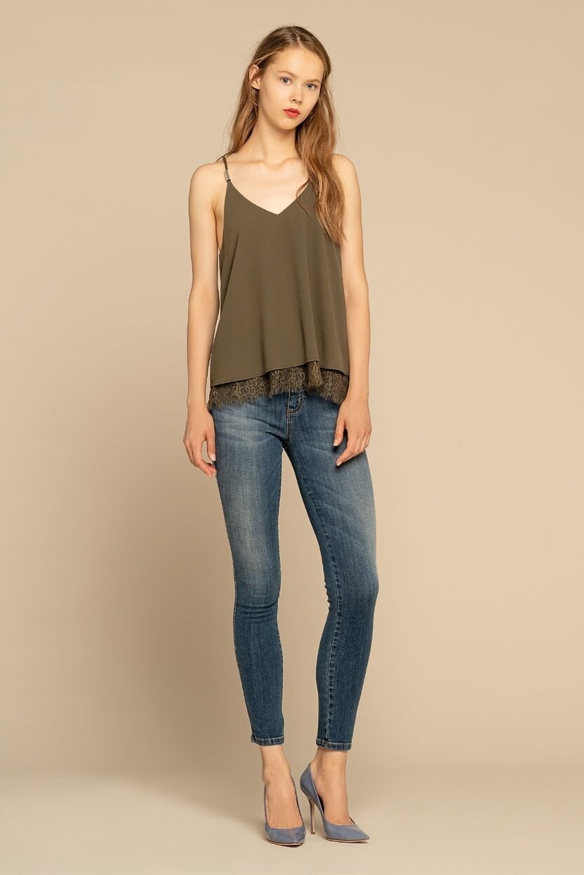 Top con bordo in pizzo