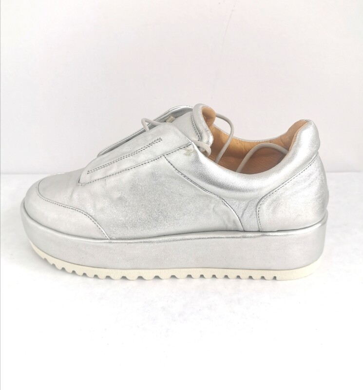 Sneakers  in pelle laminata