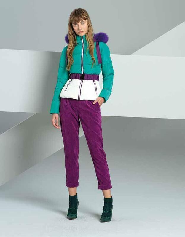 Piumino corto con cintura