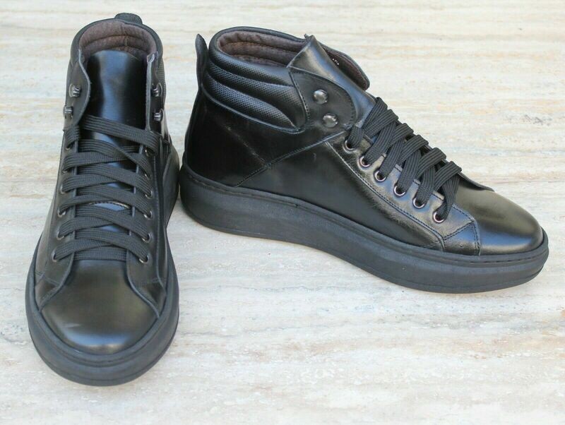 Sneakers in pelle con suola cucita