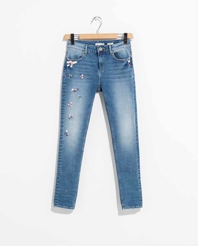 Jeans Fracomina skinny a vita alta.