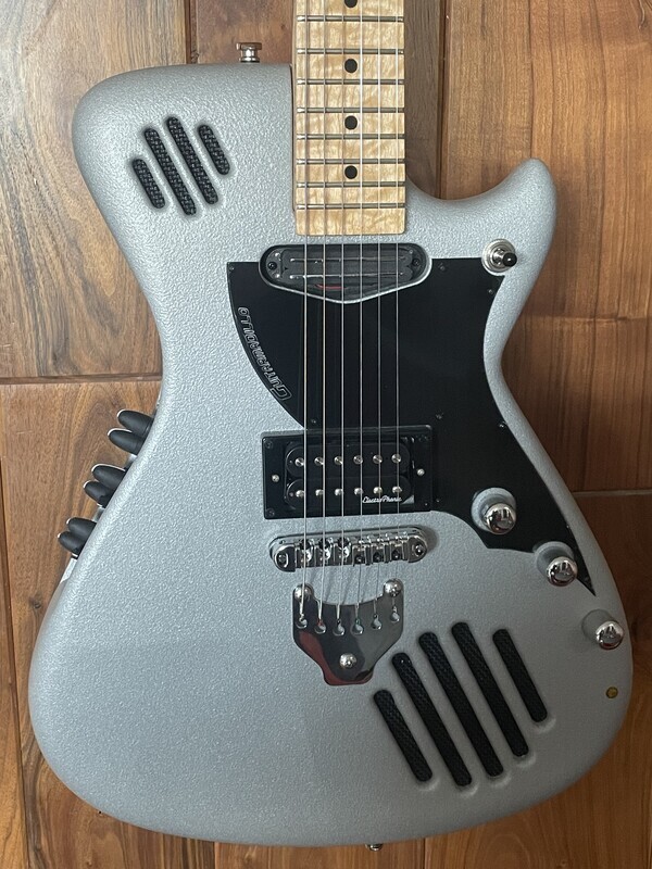 Guitarmadillo - Standard Silver with Roasted Maple neck