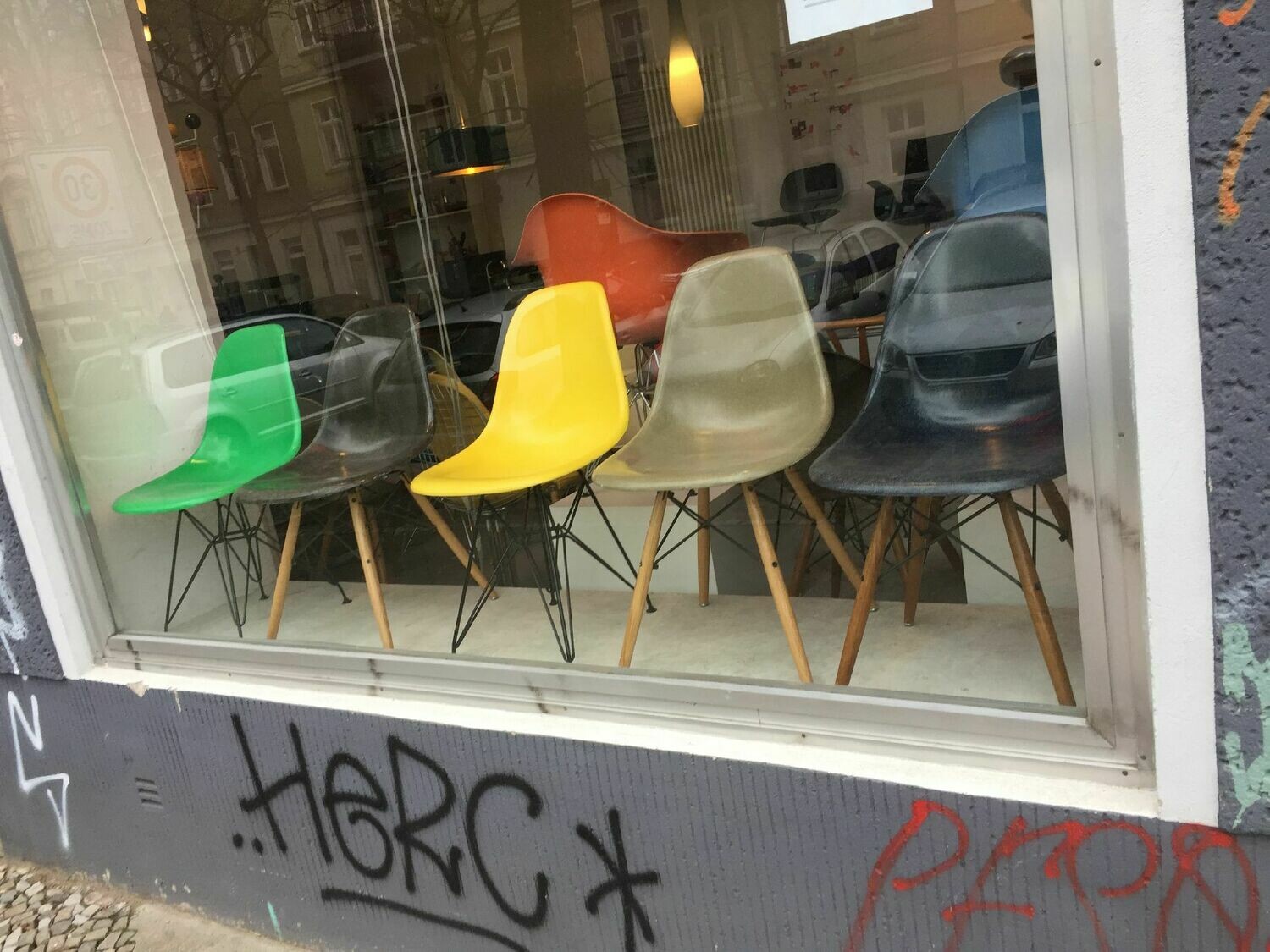 Original Vintage Eames Fiberglas Side Chair
