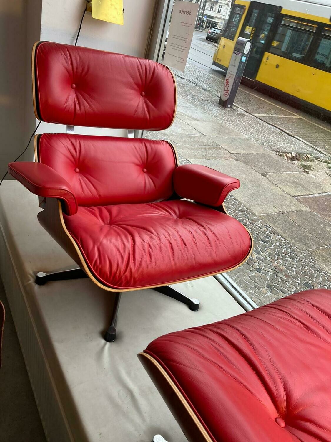 Eames Lounge Chair & Ottoman Palisander