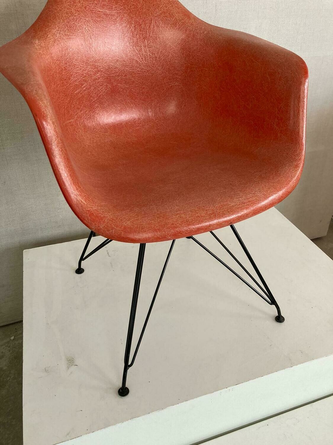 DAR Original Eames Fiberglas Arm Chair red orange