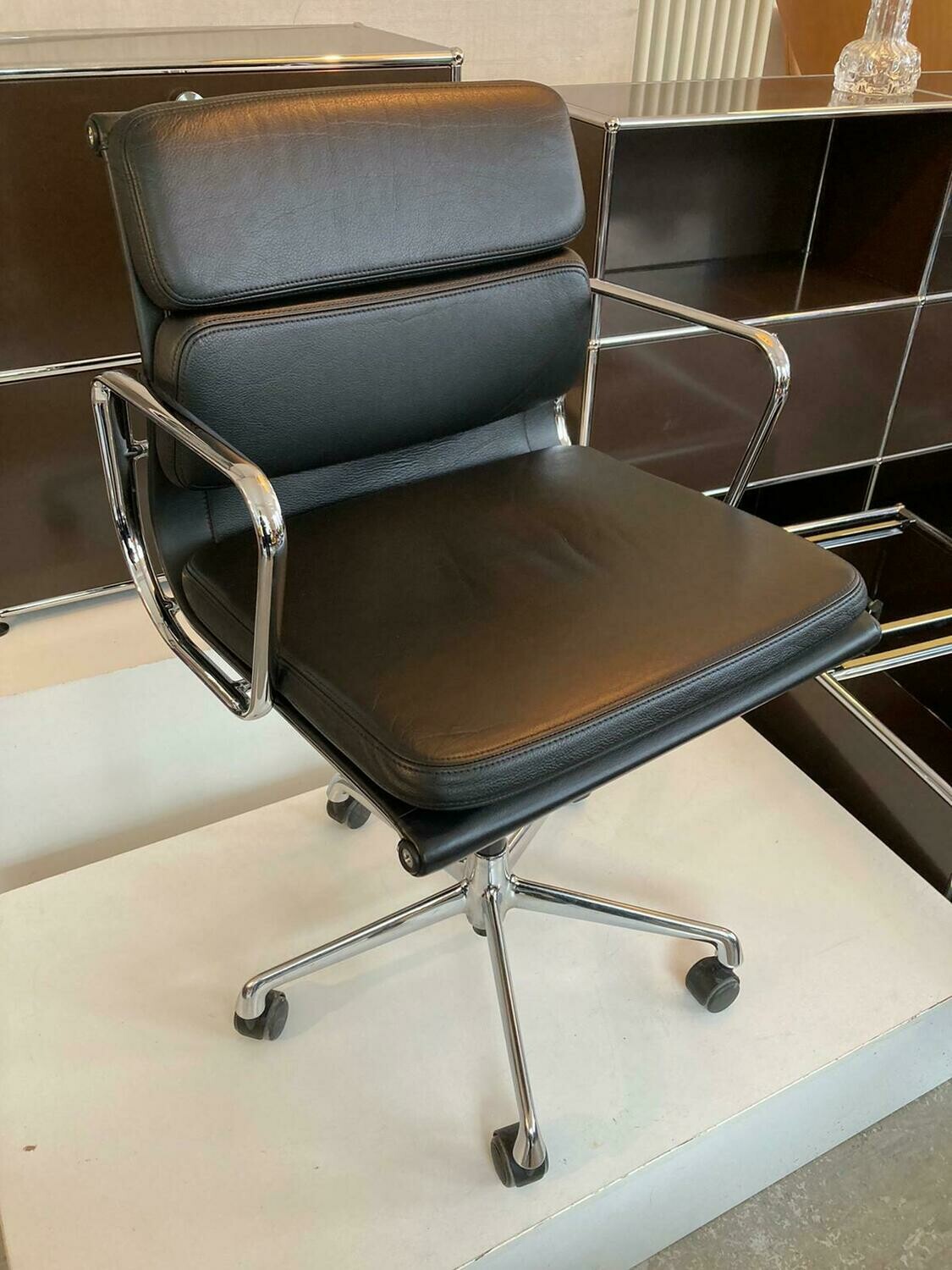 Soft Pad Chair EA 217 Eames Vitra schwarz