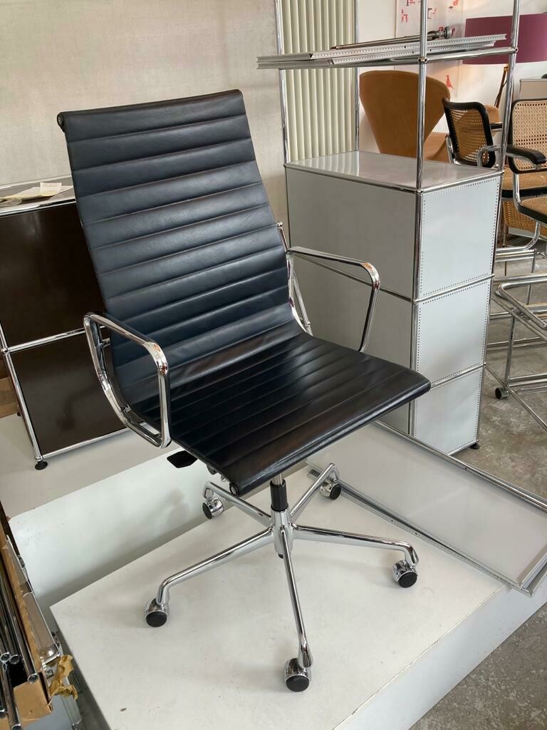 Aluminium Chair EA 119 Leder Eames Vitra