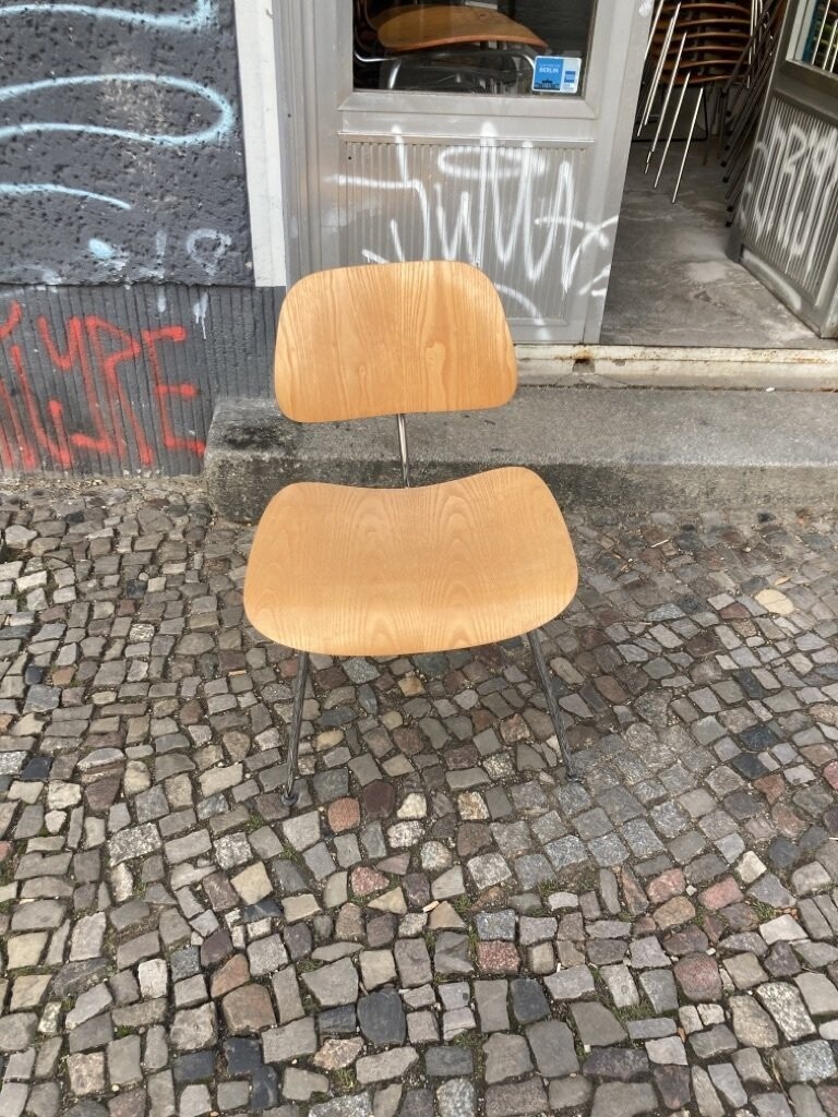 Plywood Group DCM - Dining Chair Metal Eames Vitra