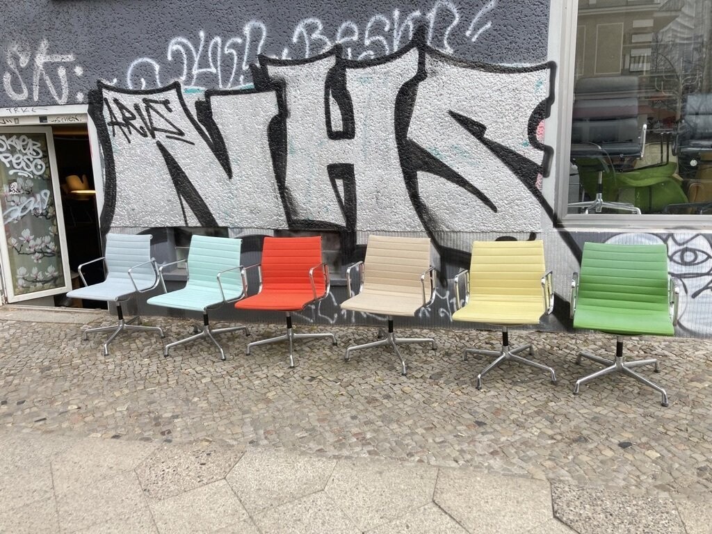 Aluminium Chair EA 108 Vitra Hopsak