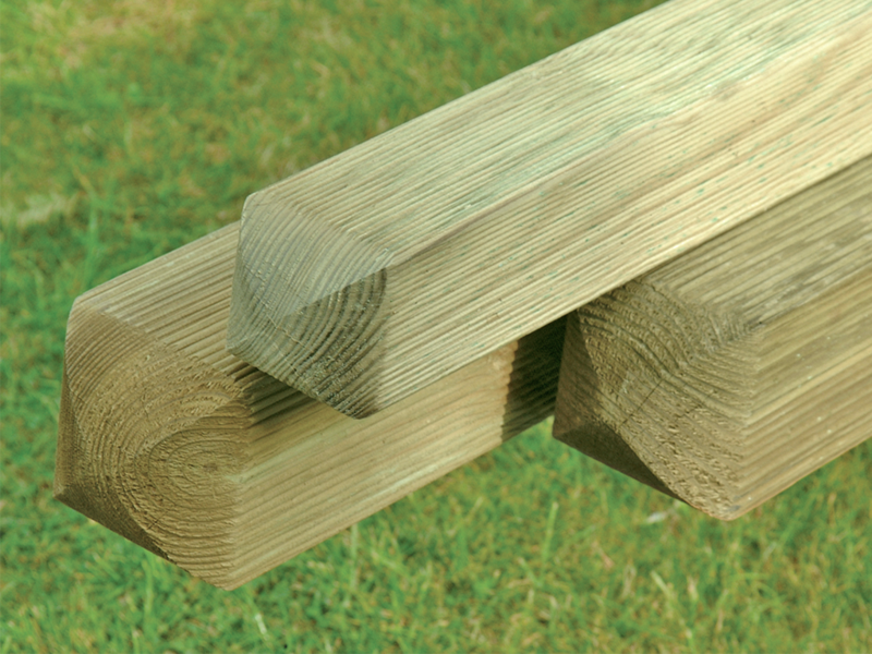 PLANED & RIBBED PINE POSTS