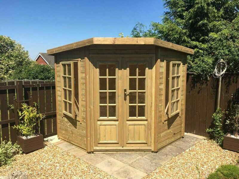 HEAVY DUTY CORNER SUMMERHOUSE