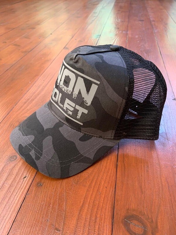 Non Dolet Baseball Cap Trucker, Night Camo