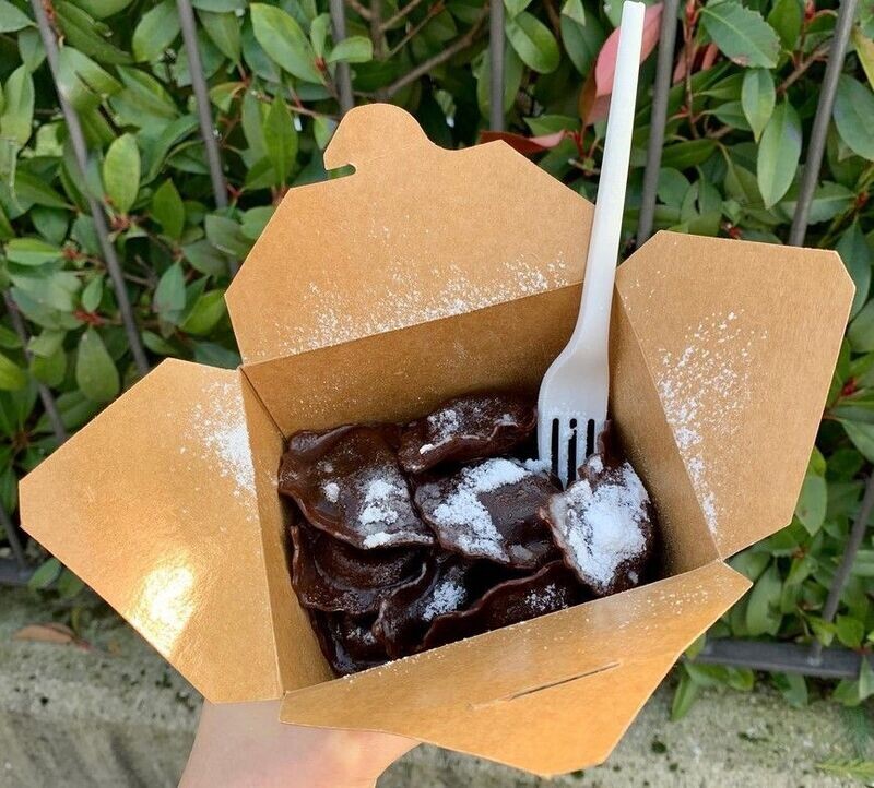 Lunch box e farfalle in cartoncino