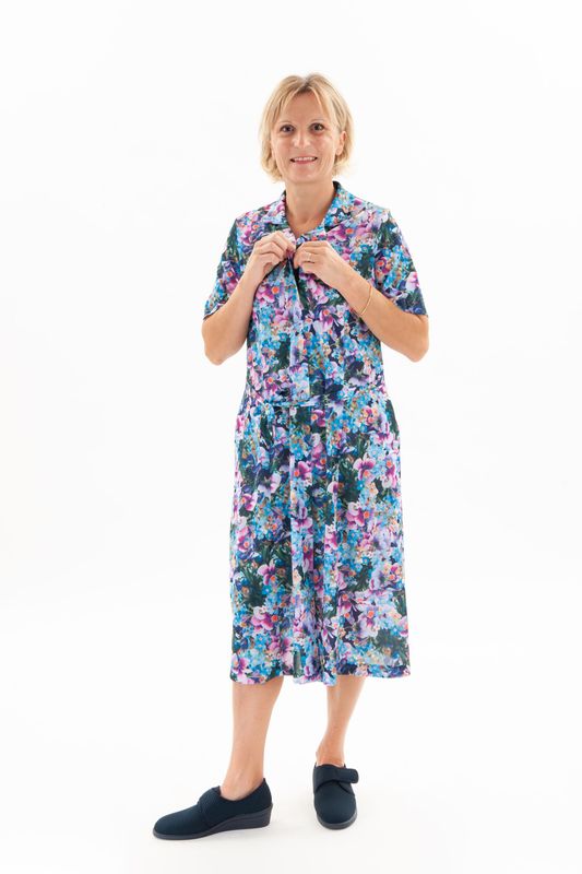 Robe manches courtes fond multicolore