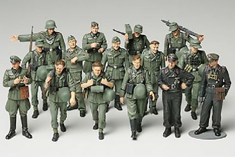1/48 WWII GERMAN INFANTRY ON MANEUVERS