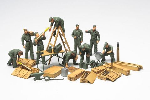 1/48 GERMAN TANK CREW FIELD MAINTENANCE