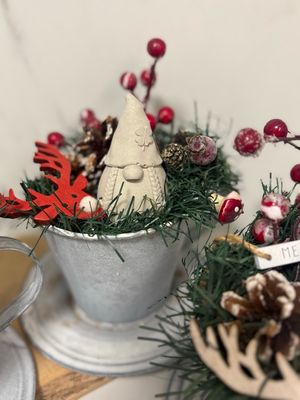 Metalltöpfchen mit Wichtel Metalltöpfchen mit Wichtel