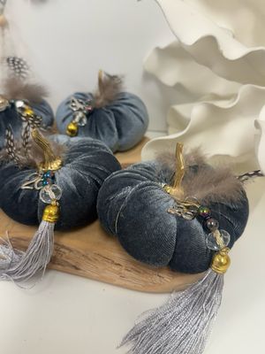 Kürbis Glücksbringer Grau