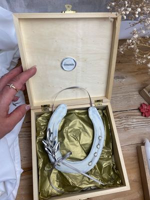 Hufeisen mit Holzbox