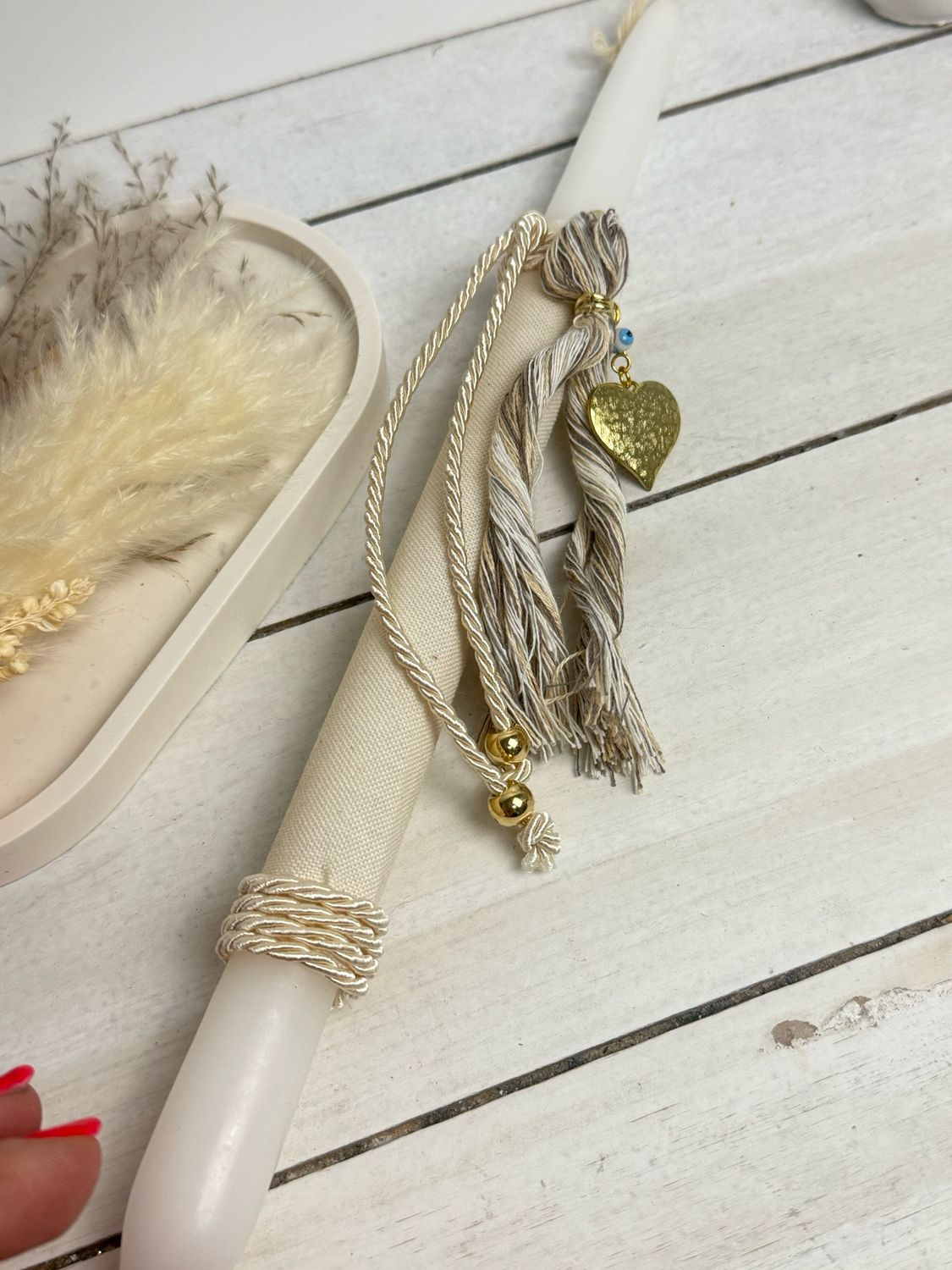 Osterkerze mit Herzanhänger