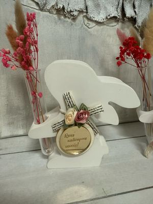 Osterhase mit Reagenzglas, getrockneten Blüten Osterhase mit Reagenzglas, getrockneten Blüten