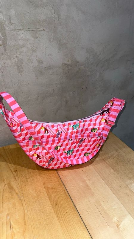 Tabby Road Crescent Bag - Pink