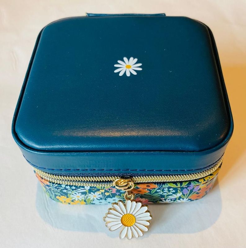 'Daisy' Travel Jewellery Case