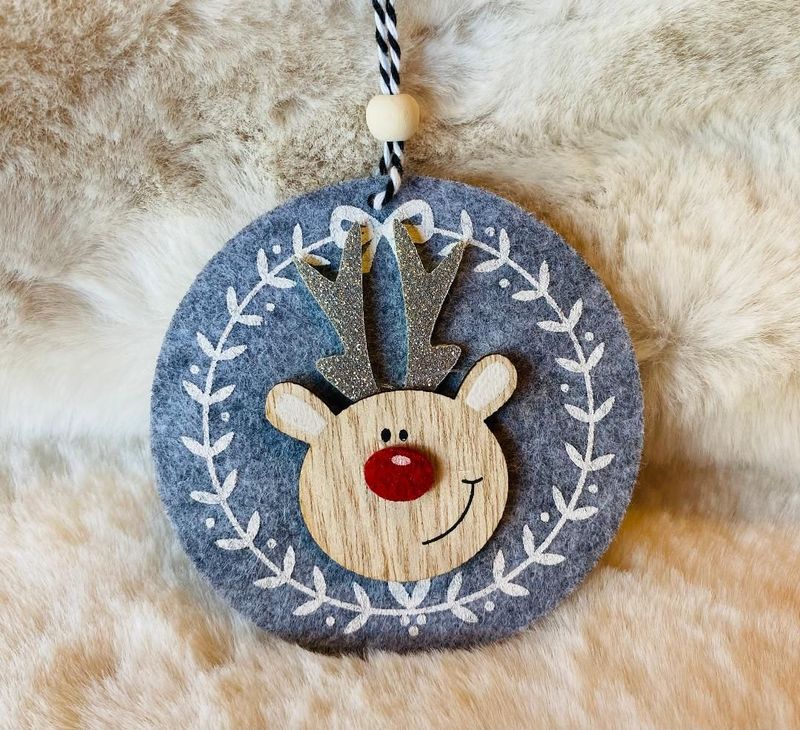 'Reindeer' Felt Disc Hanger (A)