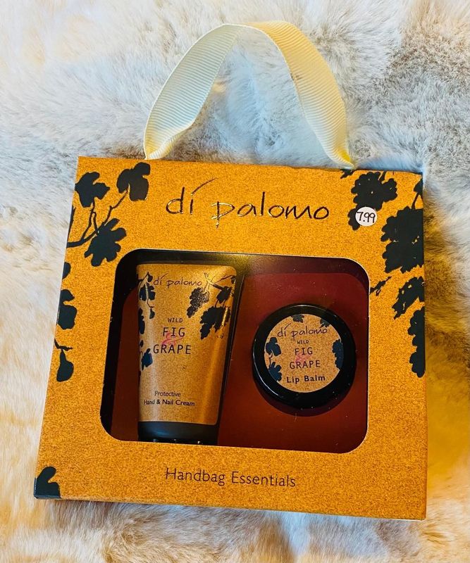 'Wild Fig' Handbag Essentials