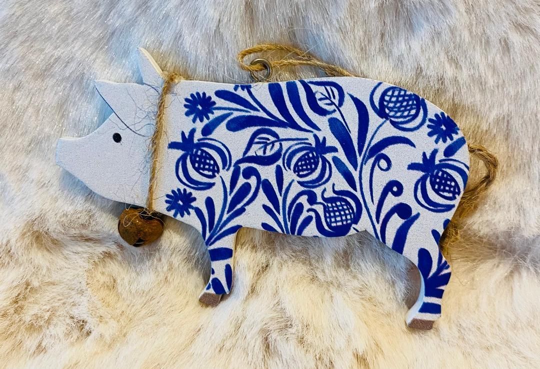Country Flowers 'Pig' Hanger (B)