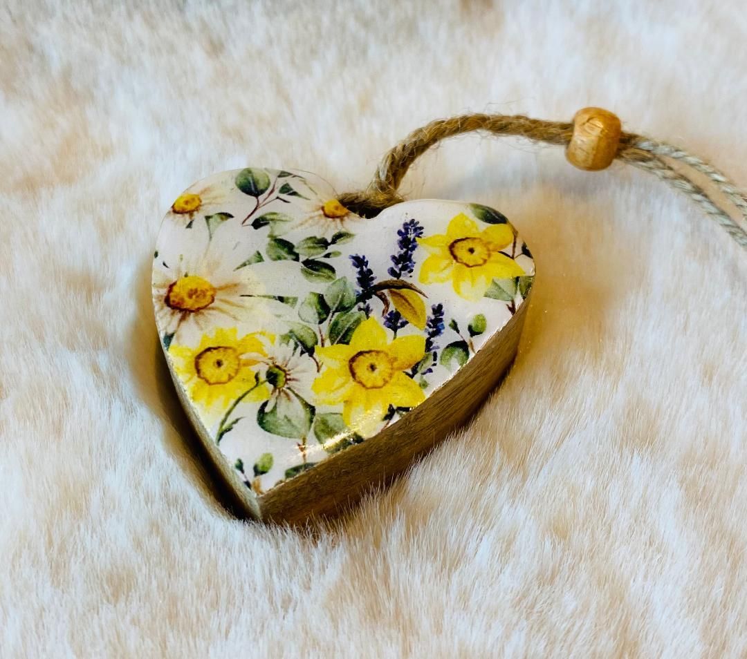 'Daffodil' Mango Wood Heart (B)