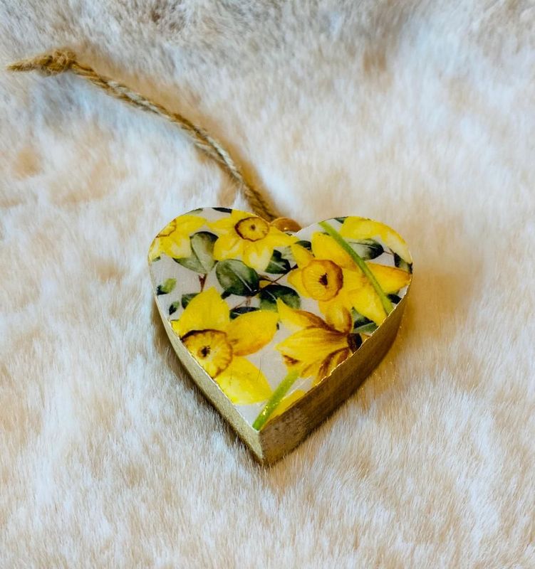 'Daffodil' Mango Wood Heart (A)