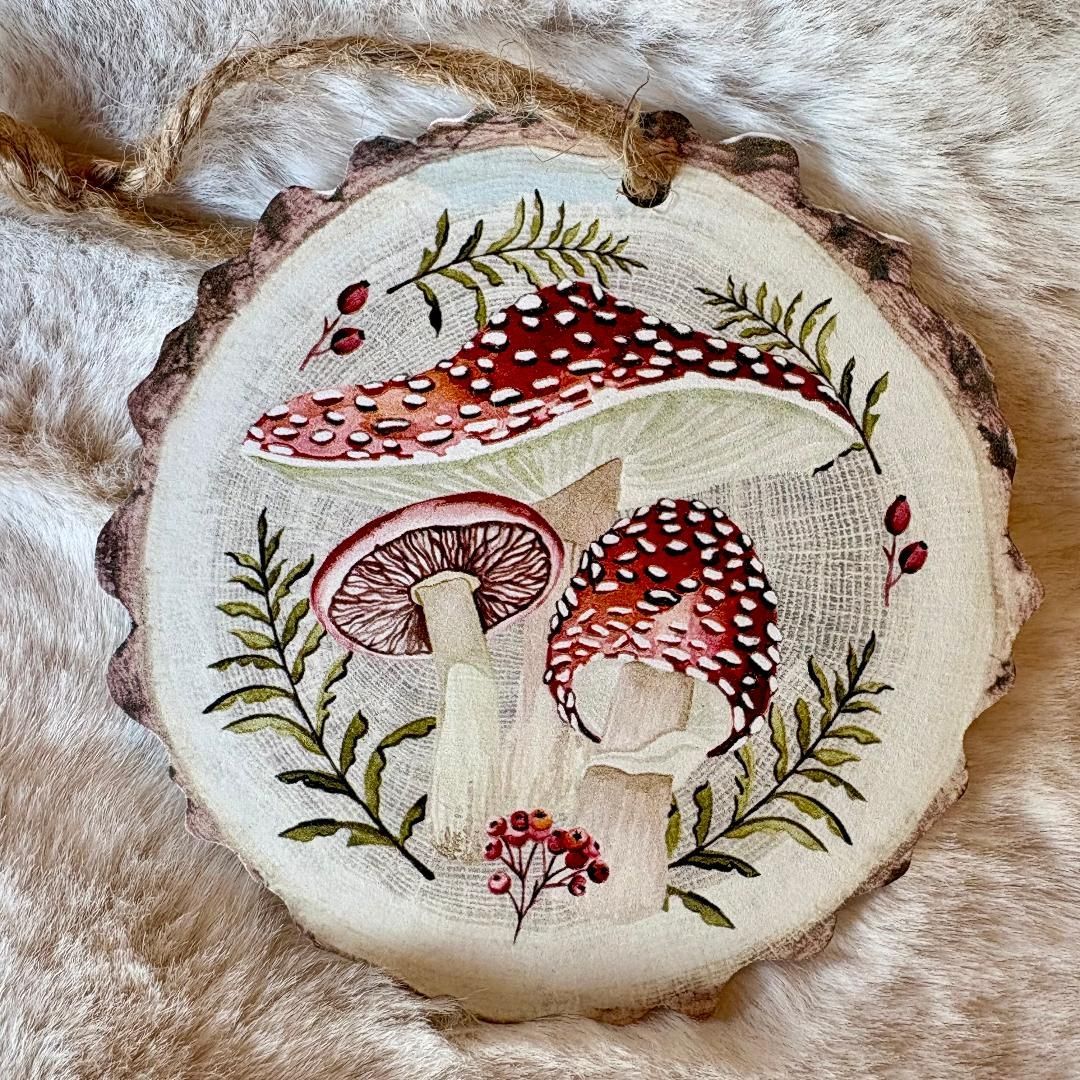 'Toadstool' Hanger - D