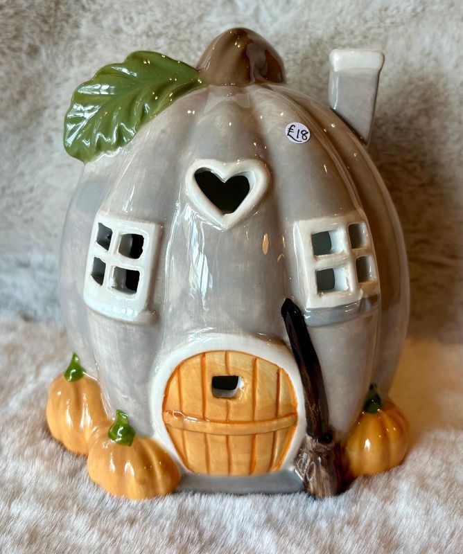 Large 'Pumpkin' T.Light House