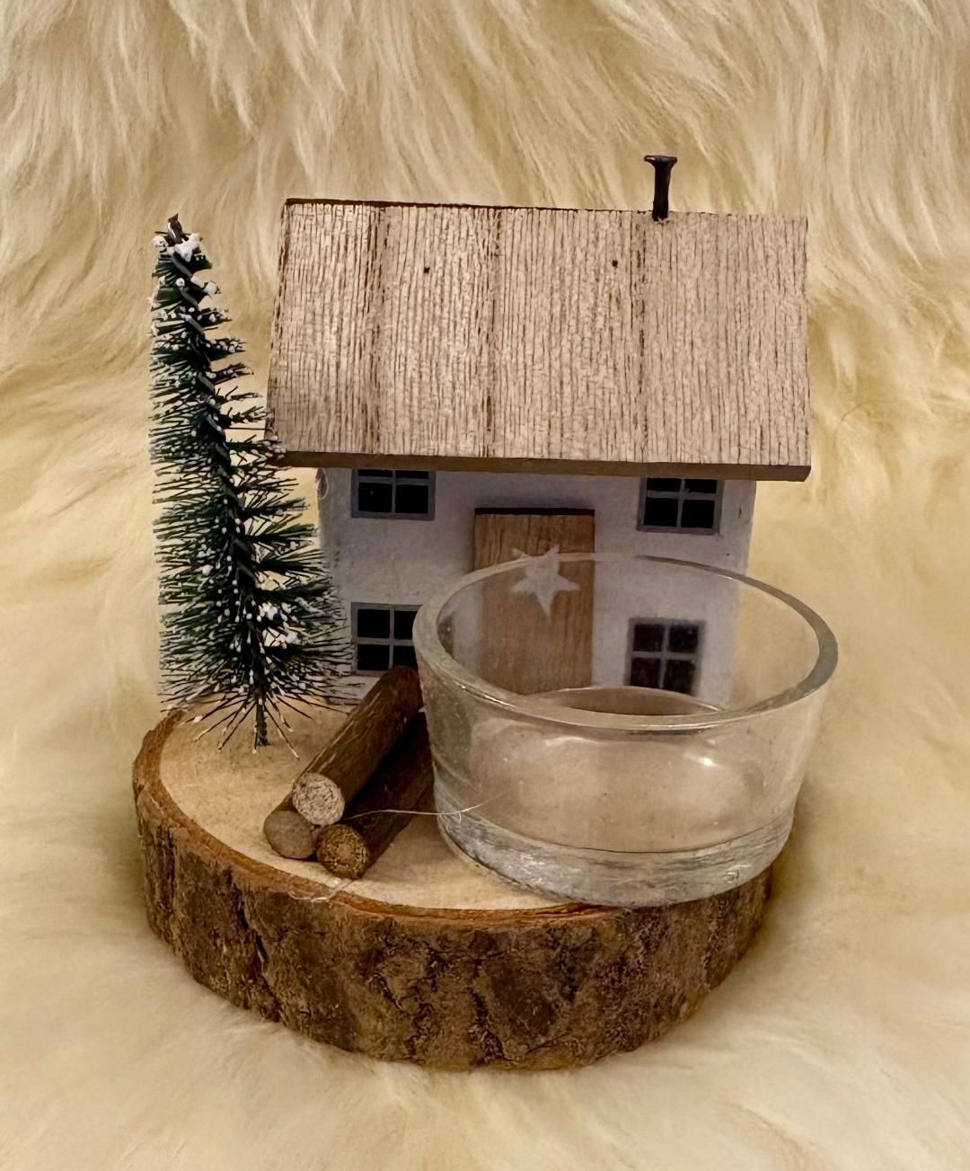 'Cottage T.Light' Log Slice