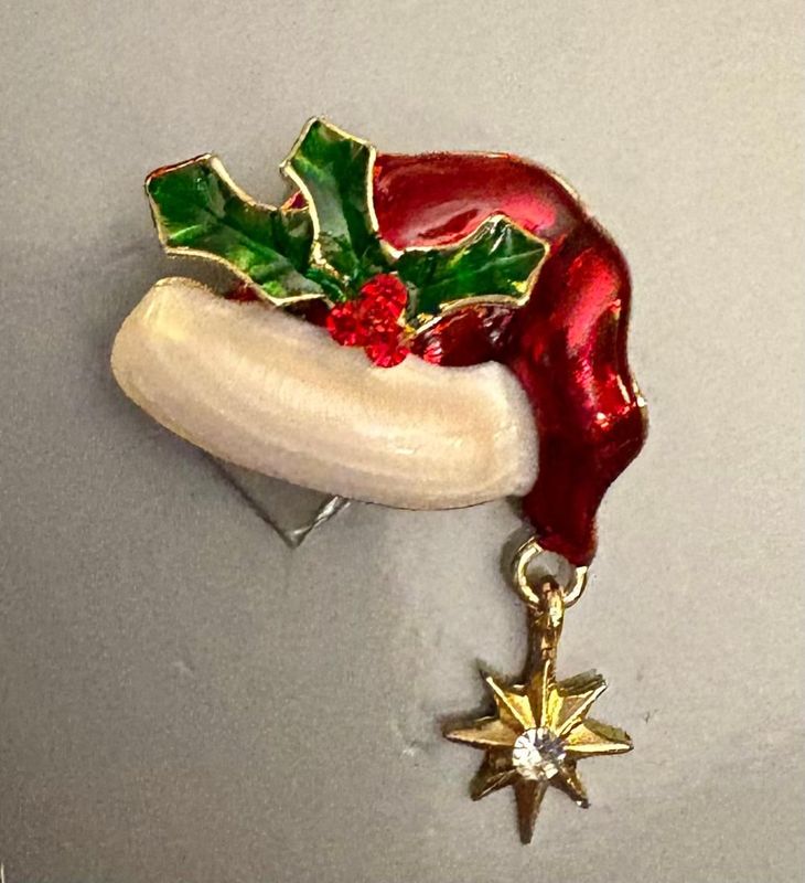 'Christmas Hat' Brooch