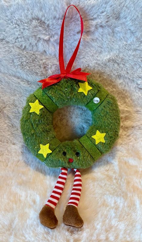 'Wesley Wreath' Plush Hanger