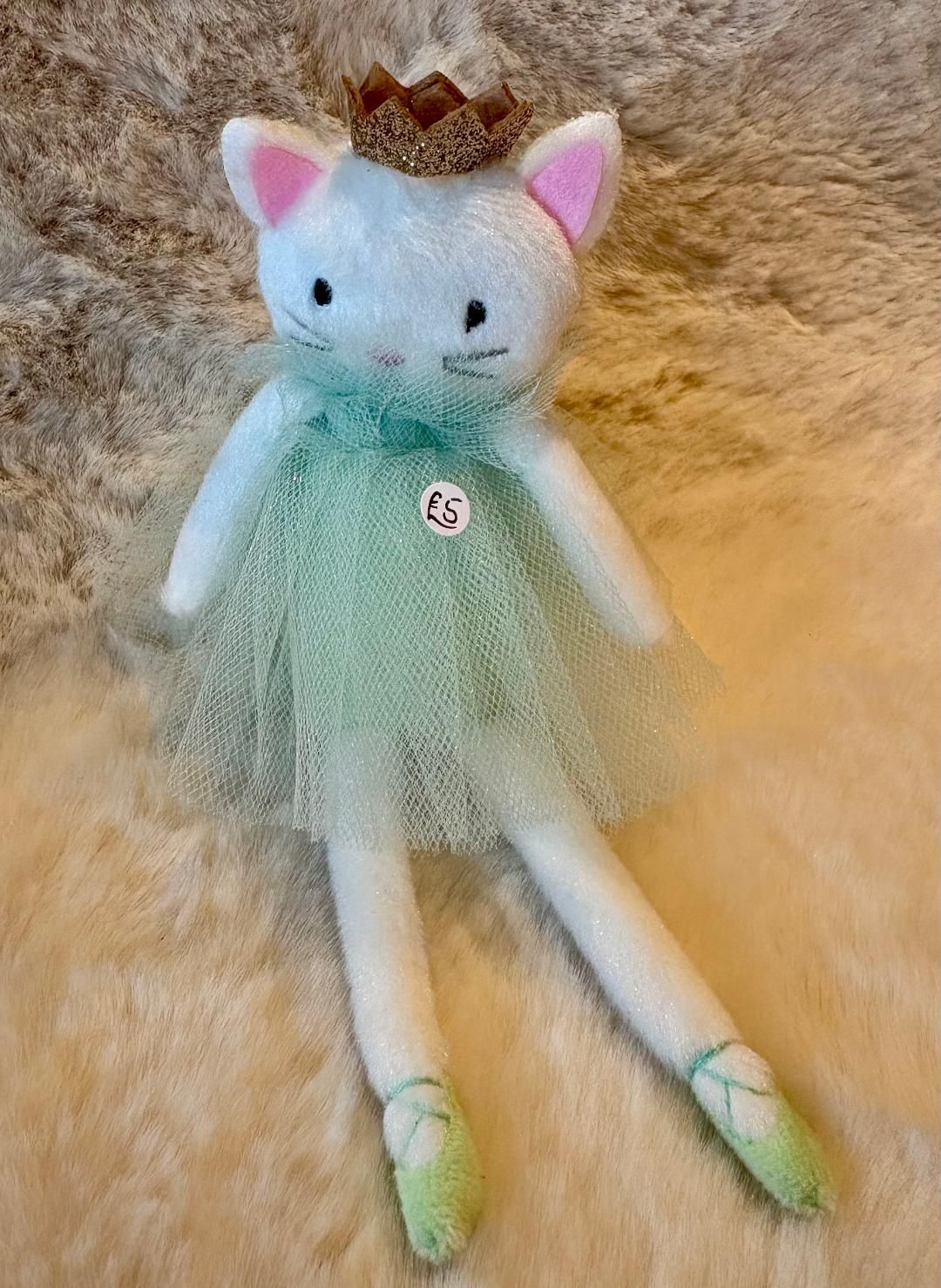 'Cassidy Cat' Shelf Sitter