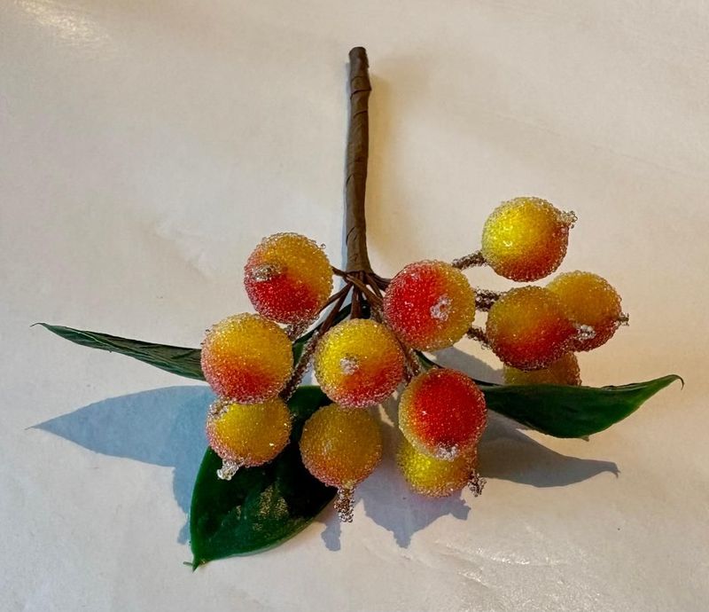 'Frosted Berries' Pick