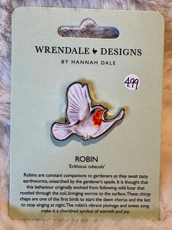 Wrendale 'Robin' Pin Badge