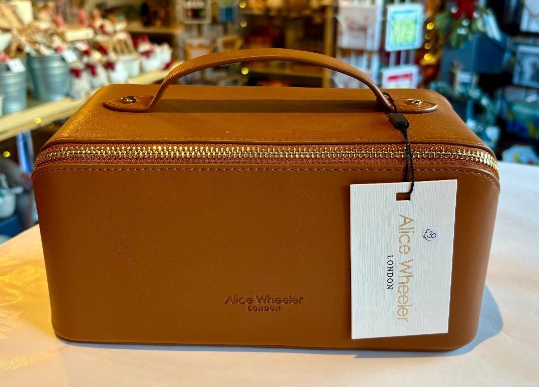 Medium 'Train Case' - Tan