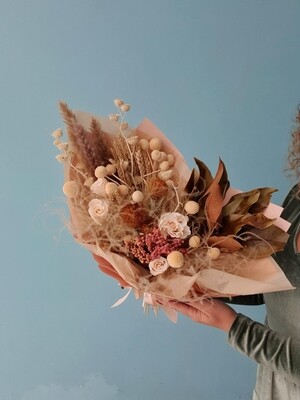 Bouquet of dried flowers aesthetic pleasure