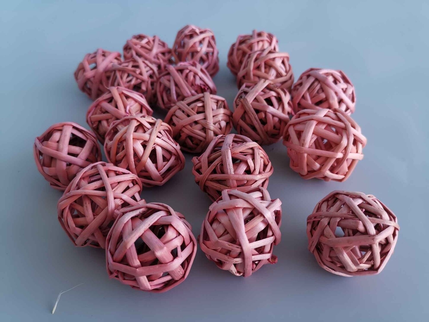 Набор плетеных шаров ротанг, D=3 см розовые