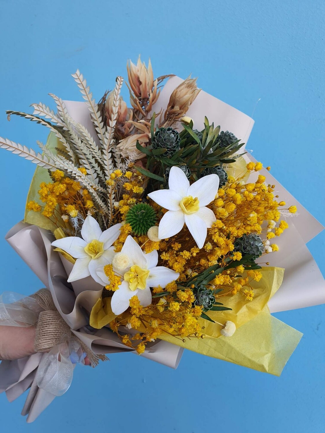 Bouquet sping with daffodils
