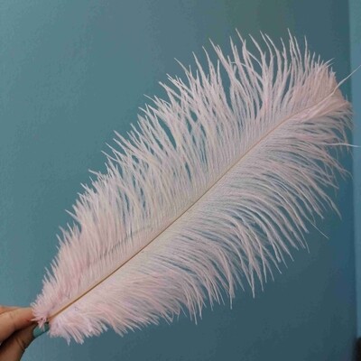 Перо страуса розовое светлое 30-35см