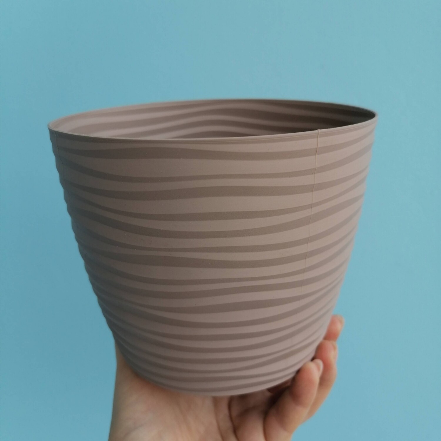 Pot with pallet gray-brown plastic D = 15